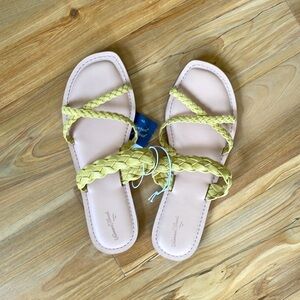 NWT Universal Thread Hilda Sandals